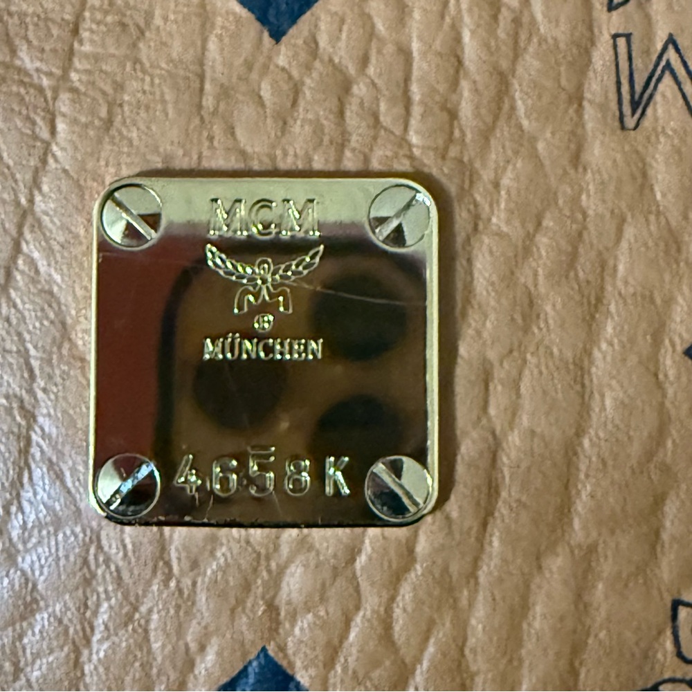 UNUSED UNISEX AUTHENTIC MCM COGNAC
Visetos Klassik Messenger Bag - Picture 13 of 16